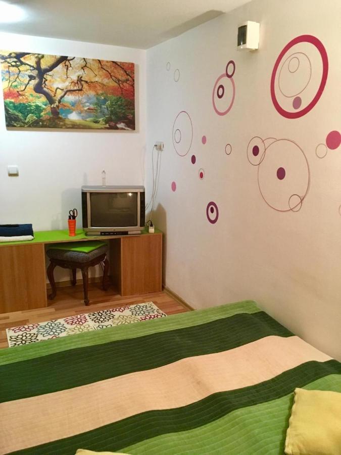 Rolling Stone Hostel Braşov Esterno foto