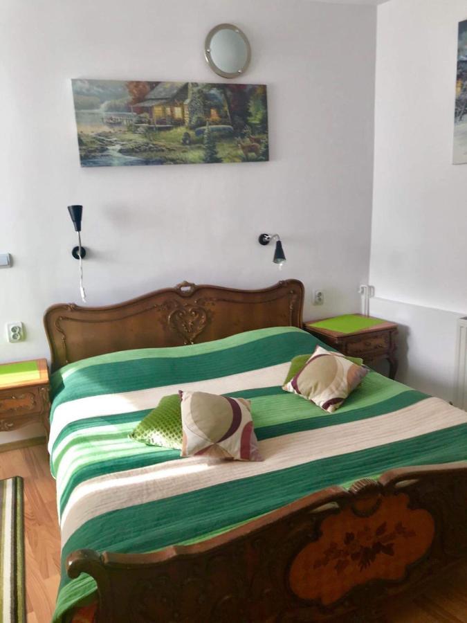 Rolling Stone Hostel Braşov Esterno foto